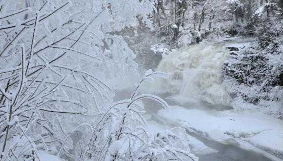 The frozen and snow covered River Clyde at Bonnington Linn, January 2010. 